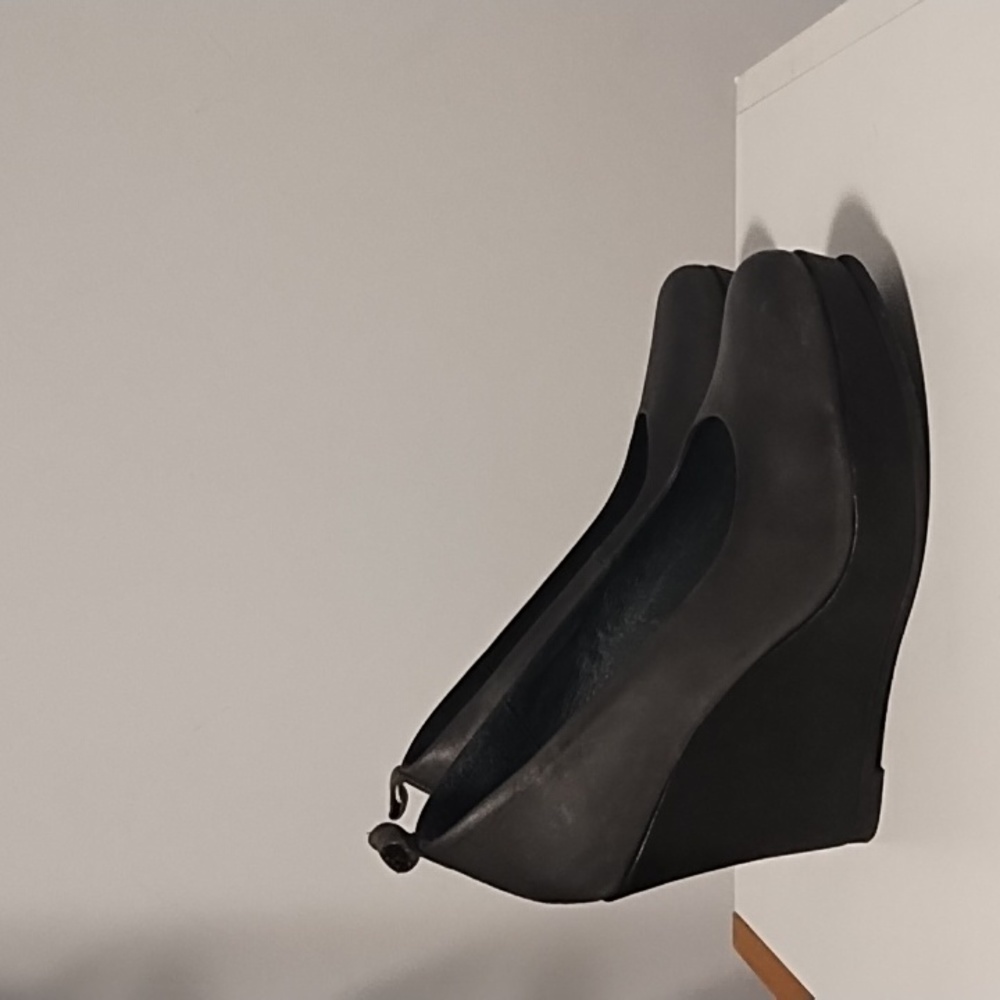 Locale Wedge Leather Heel